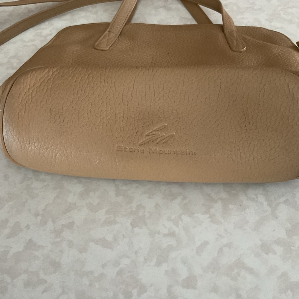 Stone Mountain Accessories Beige Shoulder Bag - Picture 3 of 6